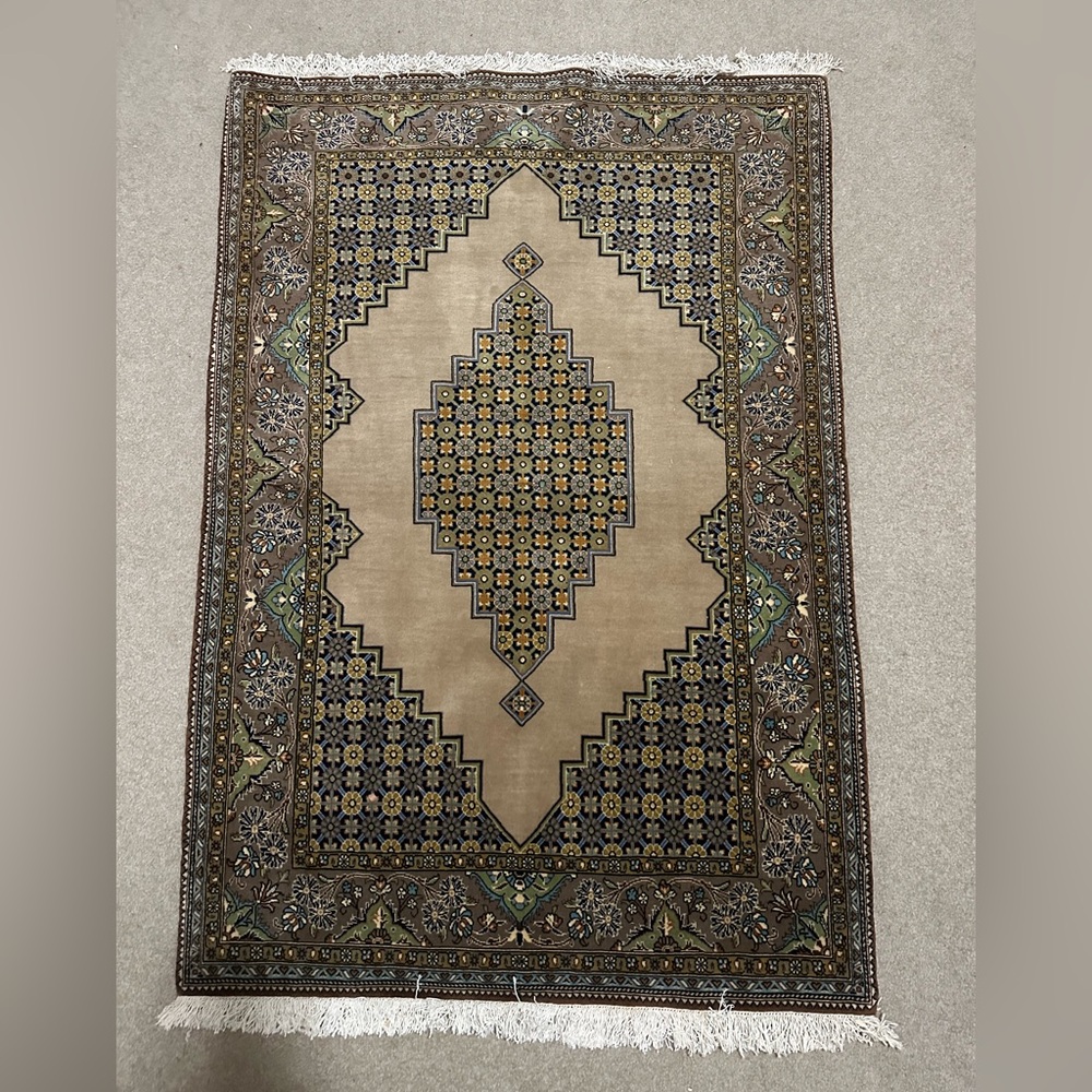 Persian Wool Hand-Knotted Ghom Rug